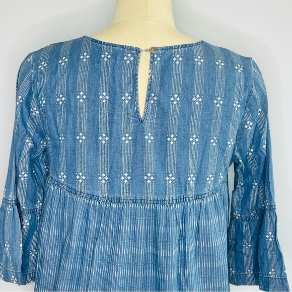 Harper x Francesca’s Denim Bell Sleeve Keyhole Back Top- Medium - Picture 5 of 7